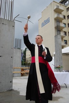 Transatlantyk - budowę święci ks. Edmund Skalski, fot.: Dorota Nelke