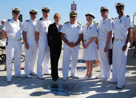 Emerald Princess w „Alei Statków Pasażerskich - załoga przy tablicy, fot.: Dorota Nelke