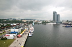 widok ogólny Nabrzeża Pomorskiego w Porcie Gdynia, fot.: T.Urbaniak