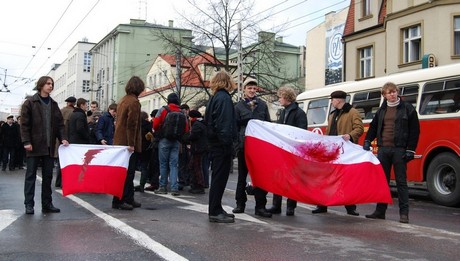 Na planie Czarnego czwartku - statyści gotowi do pochodu, fot.: Dorota Nelke