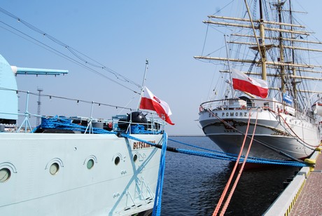 Gdynianie oddają hołd ofiarom katastrofy, fot.: Dorota Nelke