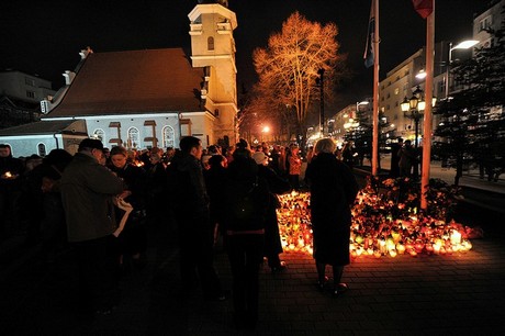 Gdyńskie światła dla ofiar katastrofy lotniczej pod Smoleńskiem, fot.: Tomasz Kamiński