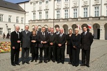 Delegacja gdyńskich samorządowców z prezydentem na czele pełniła wartę honorową przy trumnach Prezydenta Lecha Kaczyńskiego i Marii Kaczyńskiej