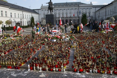 Delegacja gdyńskich samorządowców z prezydentem na czele pełniła wartę honorową przy trumnach Prezydenta Lecha Kaczyńskiego i Marii Kaczyńskiej