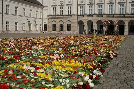 Delegacja gdyńskich samorządowców z prezydentem na czele pełniła wartę honorową przy trumnach Prezydenta Lecha Kaczyńskiego i Marii Kaczyńskiej