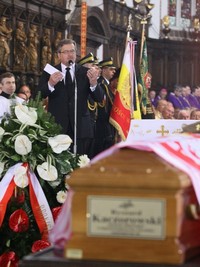 Marszałek Sejmu podczas mszy św. pogrzebowej Prezydenta Ryszarda Kaczorowskiego w Archikatedrze św. Jana, fot.: Łukasz Kamiński, źródło: serwis bpr.sejm.gov.pl
