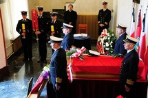 Ceremonia pożegnalna admirała floty Andrzeja Karwety; fot. Marynarka Wojenna