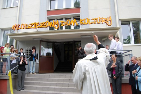 Otwarcie nowej siedziby Młodzieżowego Domu Kultury - poświęcenie siedziby, fot.: Dorota Nelke