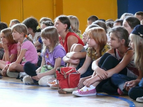 Przedstawienie Wybierz numer 112 dla dzieci z Łazisk, fot. z Komendy Miejskiej Policji w Gdyni