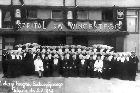 Fotografia z  Kroniki  sióstr Miłosierdzia przedstawia  Kongres Eucharystyczn 1939 r.