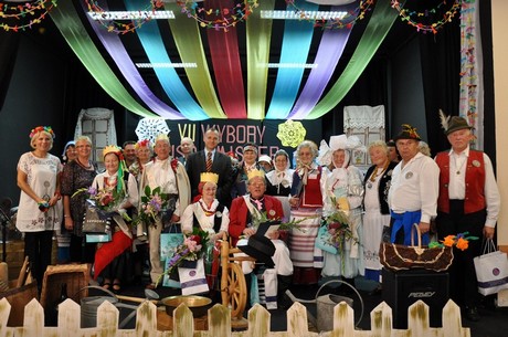 VII wybory Miss i Mistera Seniorów, pamiątkowe zdjęcie wszystkich uczestników konkursu, fot.: Dorota Nelke