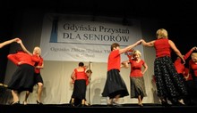 Wręczenie tytułów i certyfikatów Gdyńskiej Przystani dla Seniorów - koło tańca Centrum Aktywności Seniora / fot. Dorota Nelke