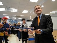 Symboliczne otwarcie, od prawej: prezydent Wojciech Szczurek, Anna Szumielewicz - zastępca naczelnika Pierwszego Urzędu Skarbowego w Gdyni, Romana Chęcka - naczelnik Drugiego Urzędu Skarbowego w Gdyni, Zbigniew Derdziuk - prezes Zakładu Ubezpieczeń Społecznych w Warszawie oraz Jerzy Auksztol - dyrektor Urzędu Statystycznego w Gdańsku/ fot. Sylwia Szumielewicz-Tobiasz