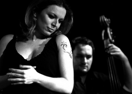 Anna Maria Jopek i Robert Kubiszyn. Anna Maria Jopek & Dhafer Youssef - 2008.11.17, fot. Wojciech Rojek