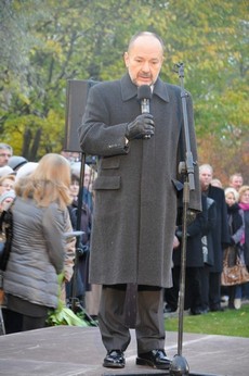 Uroczystość nadania nazwy Parku Marii i Lecha Kaczyński - przemawia Maciej Łopiński, fot.: Dorota Nelke