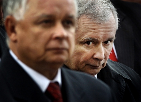 Lech i Jarosław Kaczyńscy / fot. Łukasz Ostalski