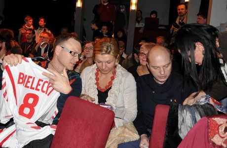 Licytacja w Teatrze Miejskim w Gdyni podczas 19. Finału Wielkiej Orkiestry Świątecznej Pomocy / fot. Dorota Nelke