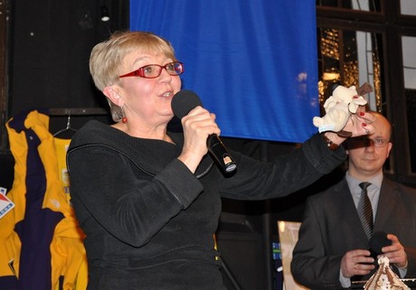 Licytacja w Teatrze Miejskim w Gdyni podczas 19. Finału Wielkiej Orkiestry Świątecznej Pomocy / fot. Dorota Nelke