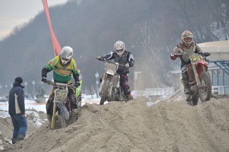 W czasie 19. Finału WOŚP na gdyńskiej plaży miejskiej odbyły się wyścigi motocrossowe zorganizowane przez Contrast Cafe i Kolibki Adventure Park