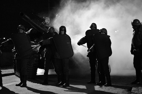 Kadr z filmu "Czarny czwartek" w reż. Antoniego Krauzego