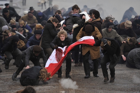 Kadr z filmu "Czarny czwartek" w reż. Antoniego Krauzego