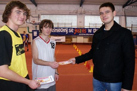 Dla najbardziej aktywnych uczestników ferii z GOSIR-em Klub „Lotos Gdynia" ufundował pakiet 50-ciu biletów na mecz Euroligowy z udziałem ich drużyny/ fot. GOSIR