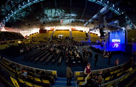 Urodzinowe spotkanie dla seniorów w Hali Sportowo - Widowiskowej Gdynia / fot. MULTIMEDIA PRODUCTIONS