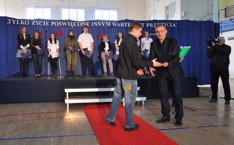 X Gdyński Finał Samorządowego Konkursu ,,8 Wspaniałych’’ - prezydent gratuluje wyróżnionym /fot. Dorota Nelke