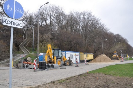 Początek budowy ścieżki rowerowej wzdłuż Bulwaru / fot. Dorota Nelke