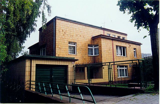 Willa dwurodzinna z 1936-37 r. ,  ul. Korzeniowskiego 25-25a,  wpis z dn. 30.03.1983 r.  nr 1021 (d. nr 871)