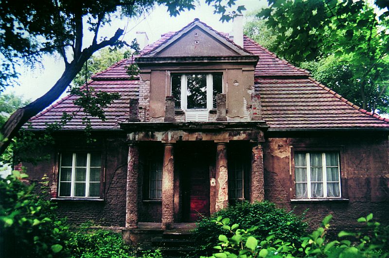 Willa Szumka z ogrodem z 1922-23 r., ul. Sienkiewicza 37, wpis z dn. 22.11.1972 r, .nr 852 (d. nr 736)
