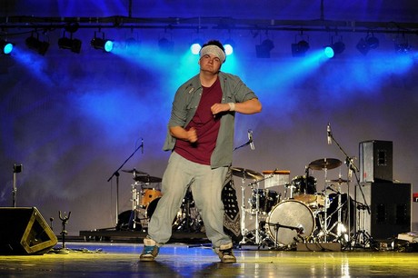 Gala 12. edycji konkursu Gdynia bez barier - pokaz tańca hip-hop w wykonaniu niesłyszącego Pawła Molędy / fot. Małgorzata Mnich