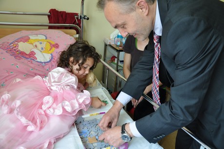 Prezydent Gdyni odwiedza małych pacjentów Szpitala Morskiego im. PCK / fot. Dorota Nelke