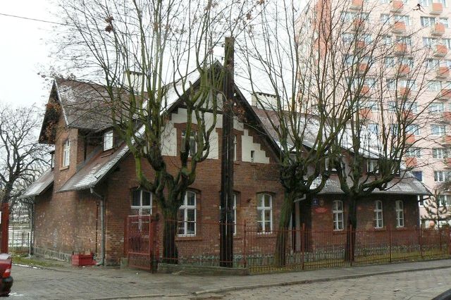 Dawna szkoła elementarna sprzed 1910 r.,ob. Szkoła Podstawowa nr 10,ul. Lubawska 4,wpis z dn. 30.04.1987 r.,nr 1164 (d. 1001)