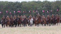 93. rocznica odzyskania niepodległości w fotografii - wystawa w Galerii Ratusz
