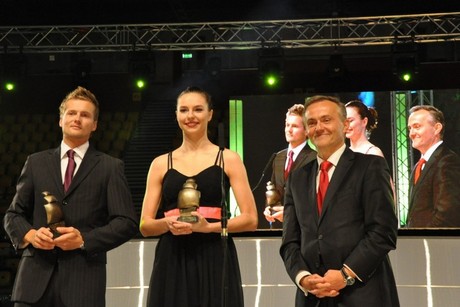 Sportowcy roku 2011: Joanna Mitrosz i Marcin Czajkowski z prezydentem Gdyni Wojciechem Szczurkiem / fot. Dorota Nelke
