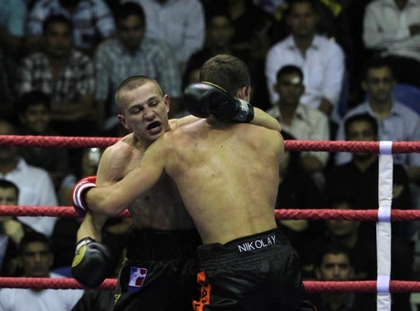 od lewej Tomasz Jabłoński i Nikołaj Wesełow, źródło:  www.bokser.org/index_top_boxing-amateur.jsp