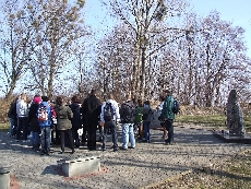 Uczniowie z Gimnazjum nr 14, realizujący projekt edukacyjny, zorganizowali marsz z okazji 120 rocznicy urodzin płk Stanisława Dąbka - Dowódcy Lądowej Obrony Wybrzeża, fot.: Michał Kowalski