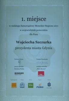 Dyplom wręczony prezydentowi Gdyni Wojciechowi Szczurkowi za zajęcie 1 miejsca w rankingu „Samorządowy Menedżer Regionu 2011” w województwie pomorskim.