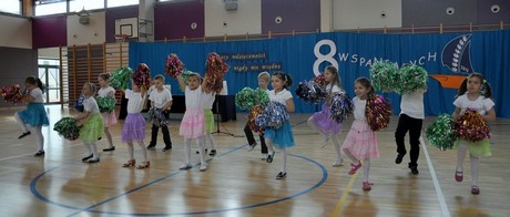 Uroczystość wręczenia nagród 8 wspaniałym - wstęp pierwszoklasistów / fot. Dorota Nelke