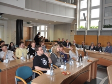 Spotkanie na sali Rady Miasta z młodzieżą gdyńską oraz młodzieżą kilońską, w którym uczestniczyli Szef Kancelarii Landu Szlezwik-Holsztyn Arne Wulff oraz wiceprezydent Gdyni Pani Ewa Łowkiel, fot.: Michał Kowalski
