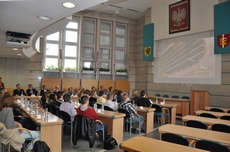 Spotkanie na sali Rady Miasta z młodzieżą gdyńską oraz młodzieżą kilońską, w którym uczestniczyli Szef Kancelarii Landu Szlezwik-Holsztyn Arne Wulff oraz wiceprezydent Gdyni Pani Ewa Łowkiel, fot.: Michał Kowalski