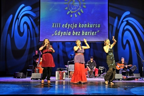 13 uroczysta gala konkursu "Gdynia bez barier" - występ zespołu "Dikanda", fot.: Tomasz Kamiński