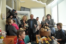 Uśmiechnięte odwiedziny u małych pacjentów Szpitala Miejskiego w Gdyni, fot. Dorota Nelke