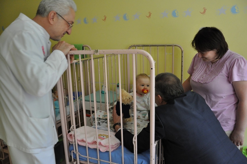 Prezydent Gdyni Wojciech Szczurek z okazji Dnia Dziecka odwiedził dzieci w gdyńskim szpitalu, fot. Dorota Nelke