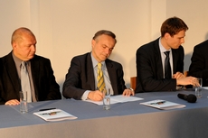 od lewej: Wiesław Byczkowski, Wicemarszałek Województwa Pomorskiego; Wojciech Szczurek, Prezydent Miasta Gdyni; Jakub Płażyński, fot. Joanna Małecka