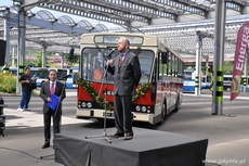 Wiceprezydent Gdyni Marek Stępa na uroczystości "Tradycja i nowoczesność" w zajezdni trolejbusowej / fot. Michał Kowalski