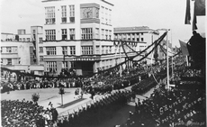 Pierwsze obchodzy Święta Morza w Gdyni 1932 r. - ulica 10 Lutego w czasie defilady, fot. ze zbiorów Muzeum Miasta Gdyni