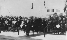Pierwsze obchodzy Święta Morza w Gdyni 1932 r. - Premier Aleksander Prystor na Molo Rybackim w czasie Mszy świętej, fot. ze zbiorów Muzeum Miasta Gdyni