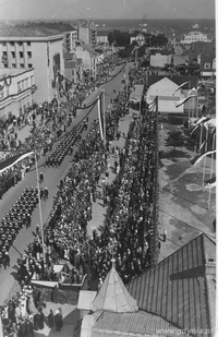 Pierwsze obchodzy Święta Morza w Gdyni 1932 r. - ulica 10 Lutego w czasie defilady, fot. ze zbiorów Muzeum Miasta Gdyni
